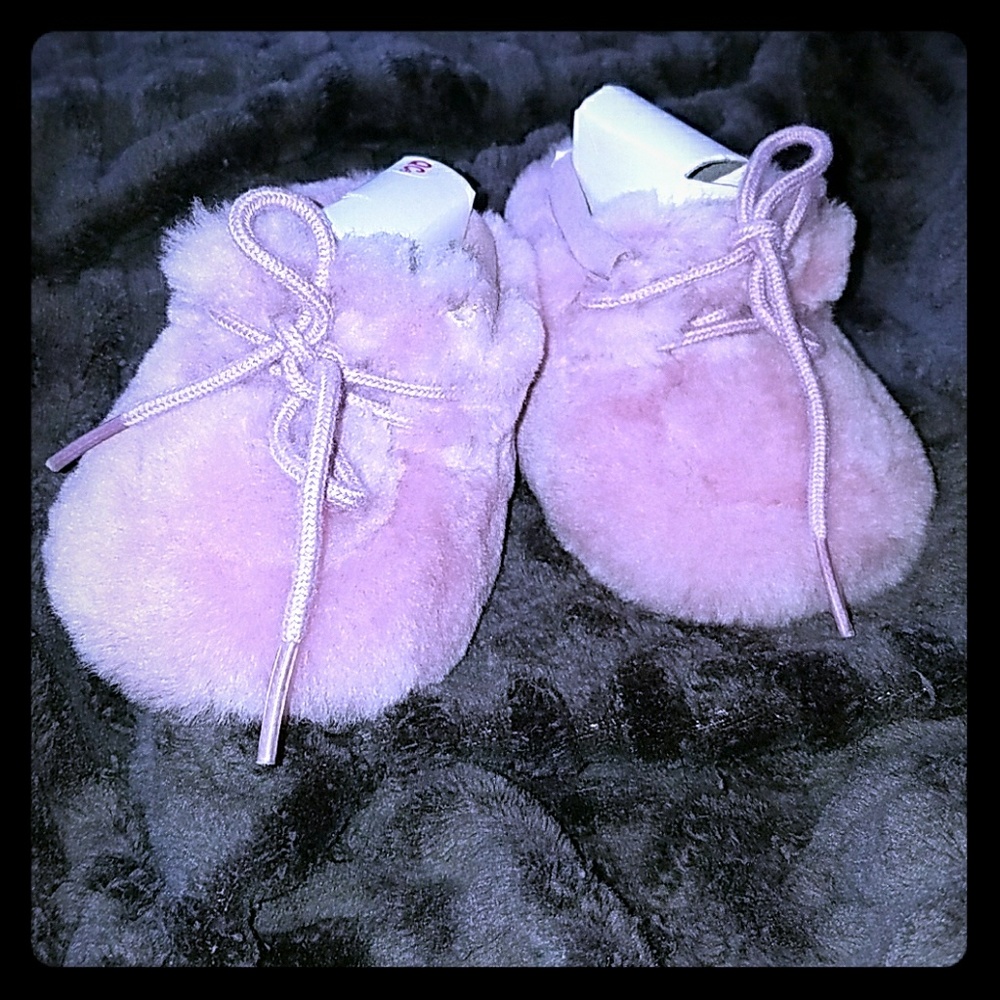 Infant UGG fuzzy pink